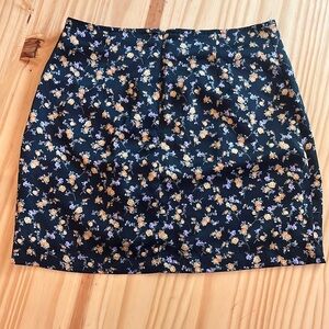Forever 21 floral mini  skirt, good condition.